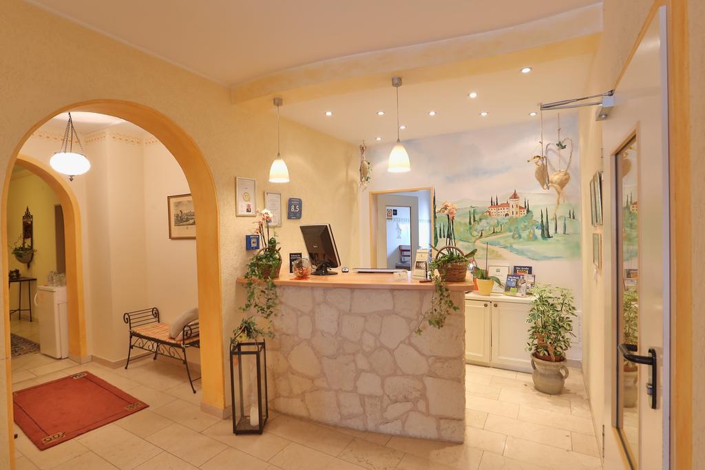 Hotel Bockmaier Oberpframmern Bagian luar foto