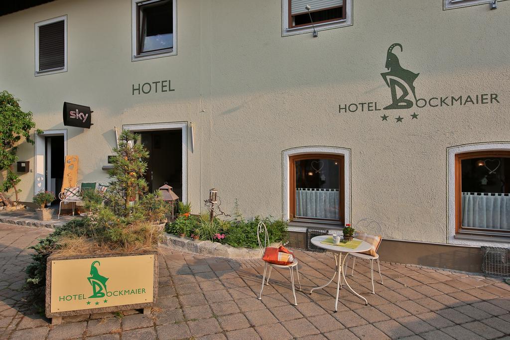 Hotel Bockmaier Oberpframmern Bagian luar foto