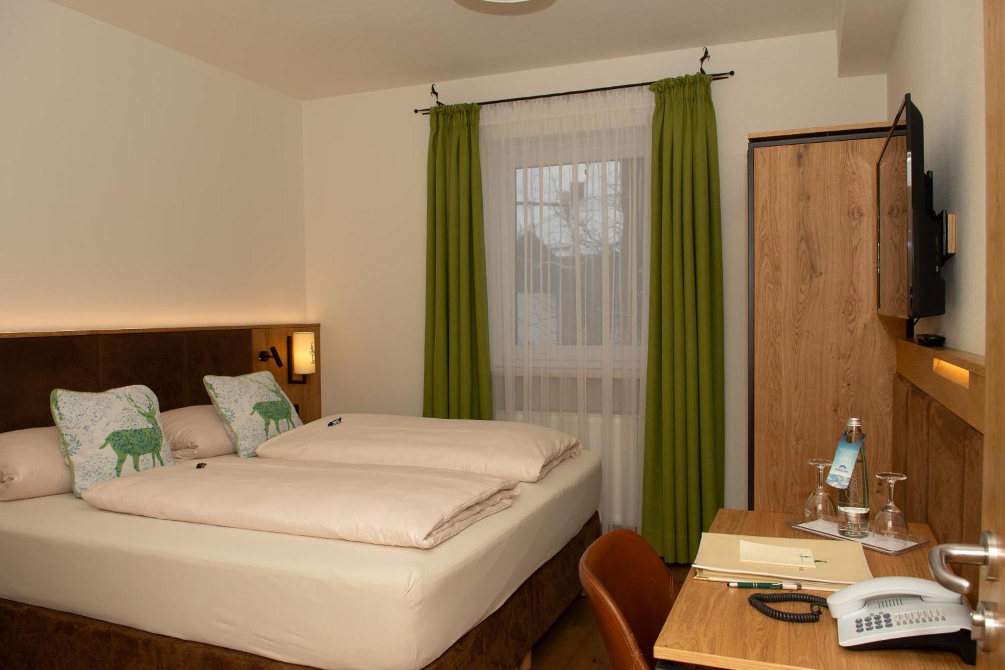 Hotel Bockmaier Oberpframmern Bagian luar foto