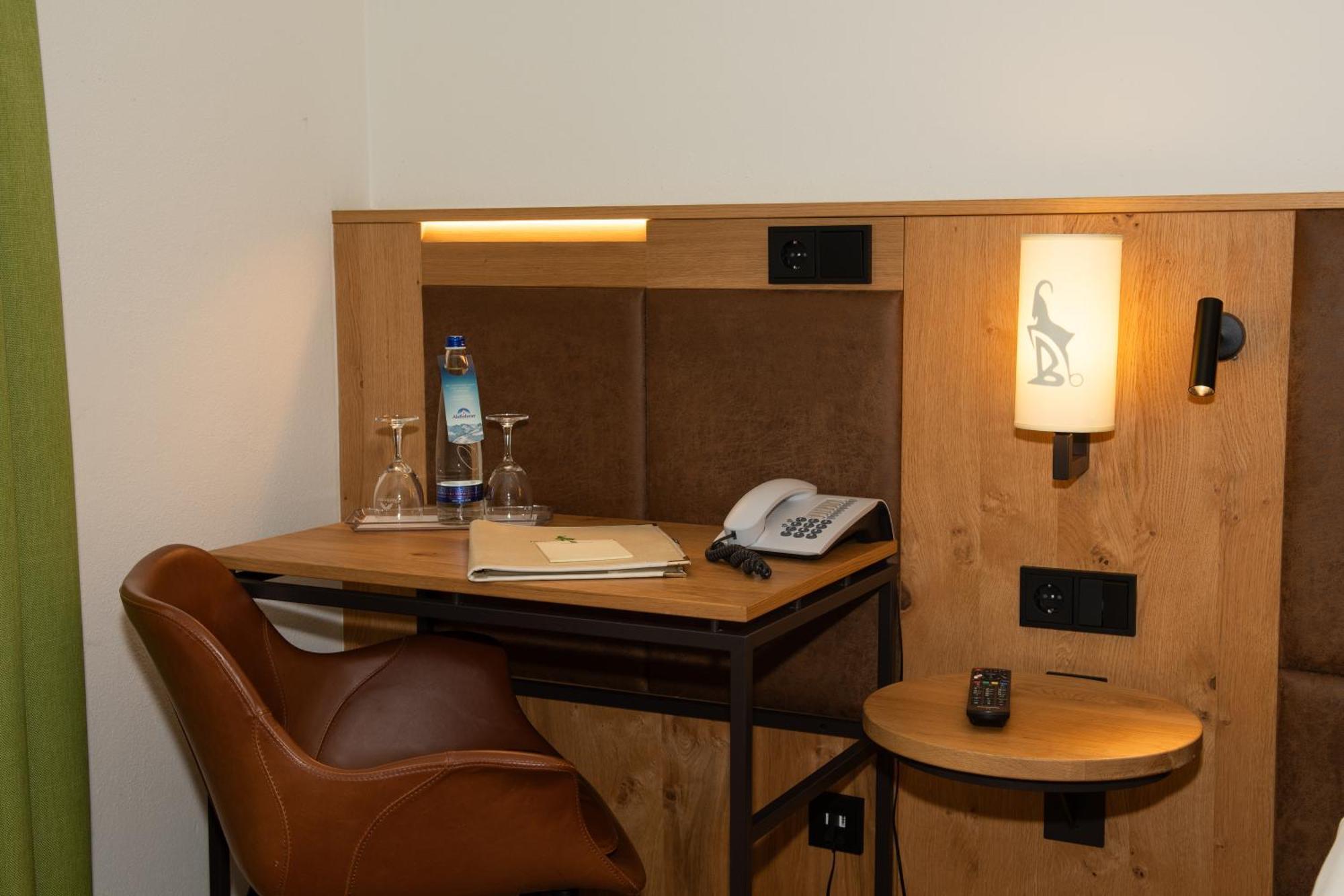 Hotel Bockmaier Oberpframmern Bagian luar foto