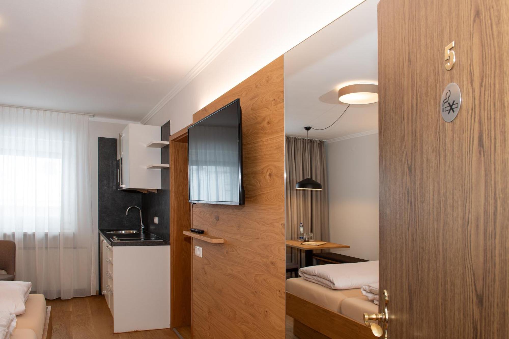 Hotel Bockmaier Oberpframmern Bagian luar foto