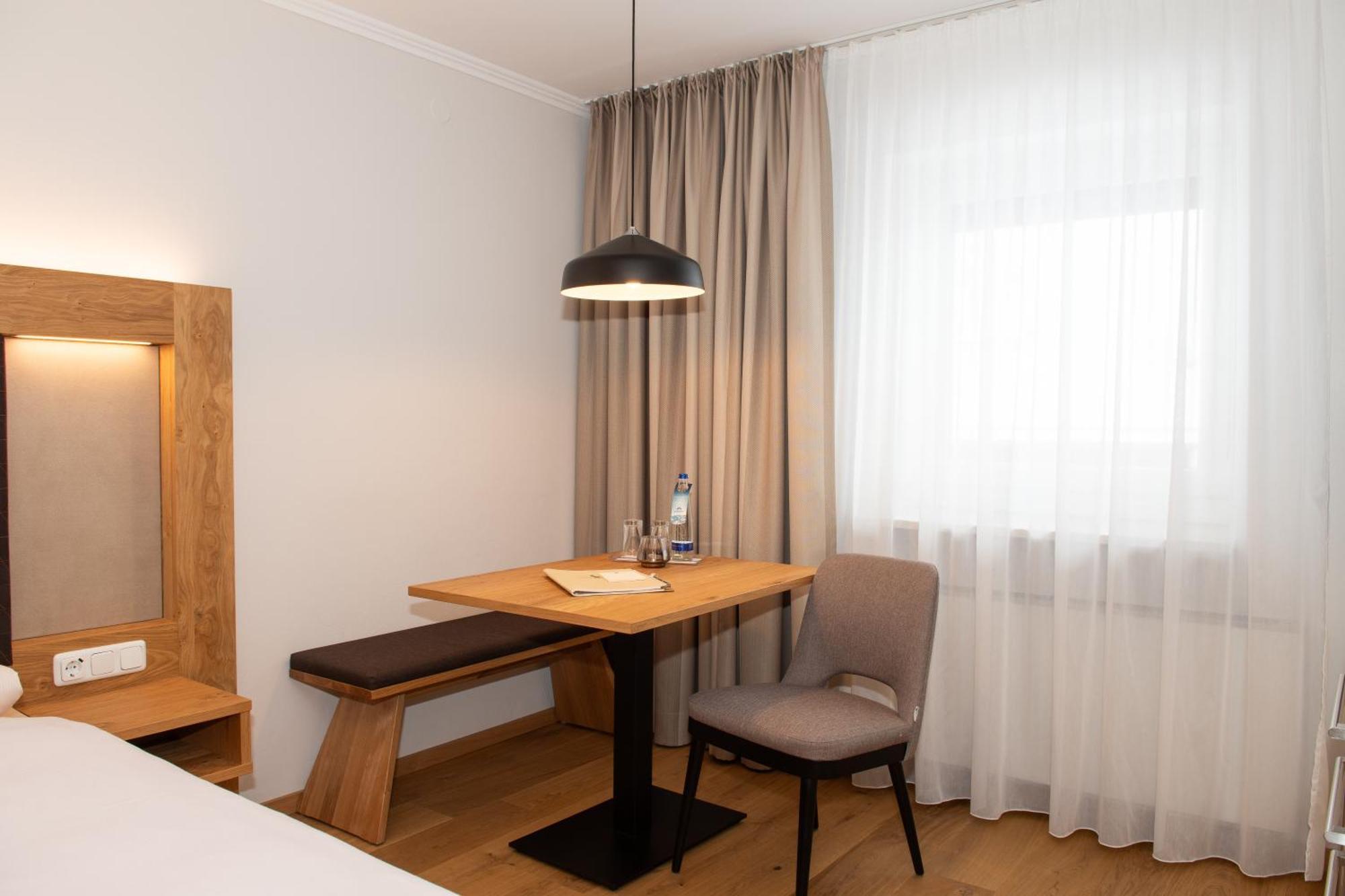 Hotel Bockmaier Oberpframmern Bagian luar foto