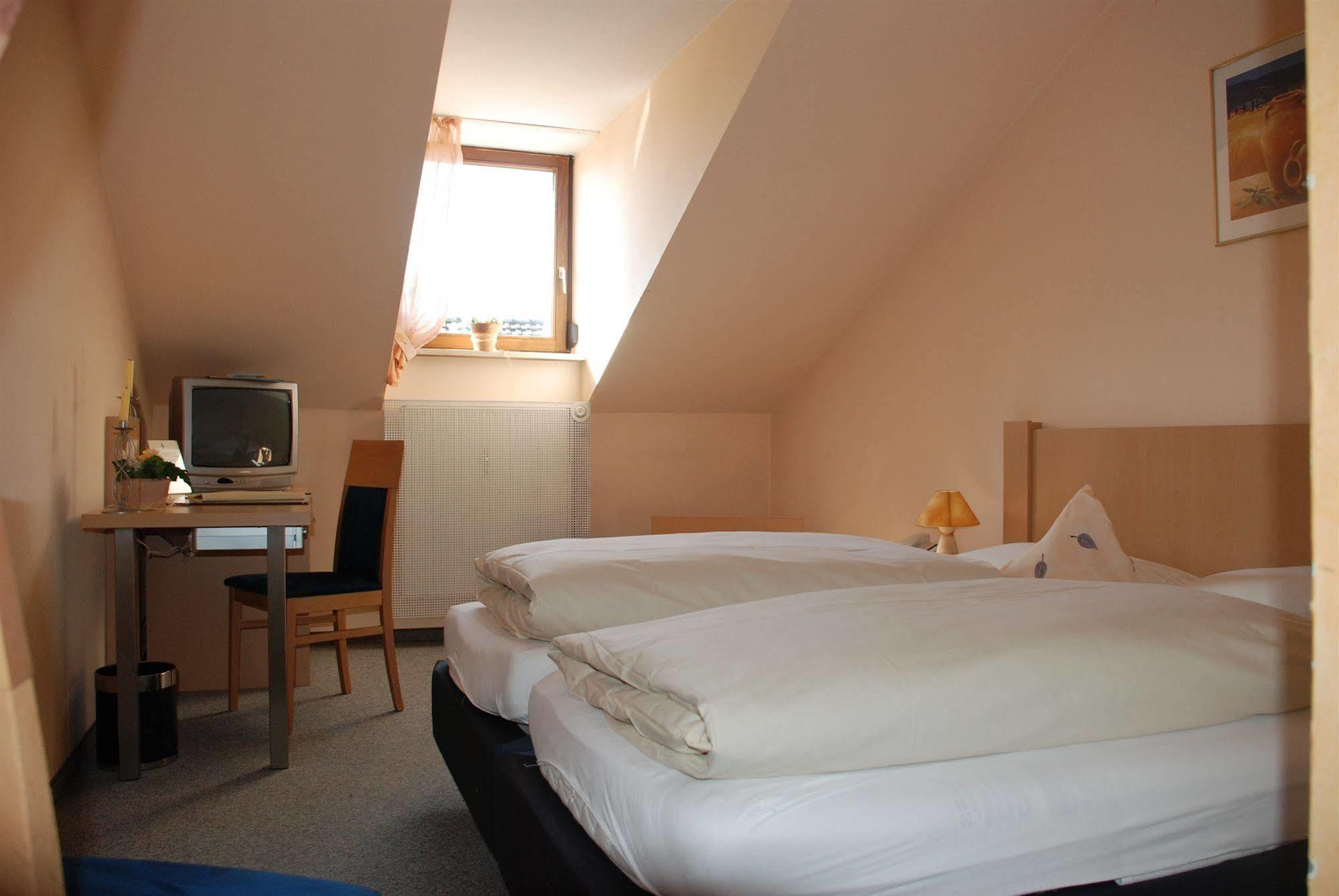 Hotel Bockmaier Oberpframmern Bagian luar foto